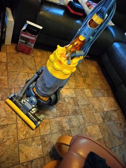 Dyson Vacuum Cleaner Comes With Attachments In Good Condition