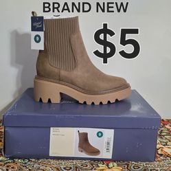 Women's Boots Size 9 BRAND NEW $