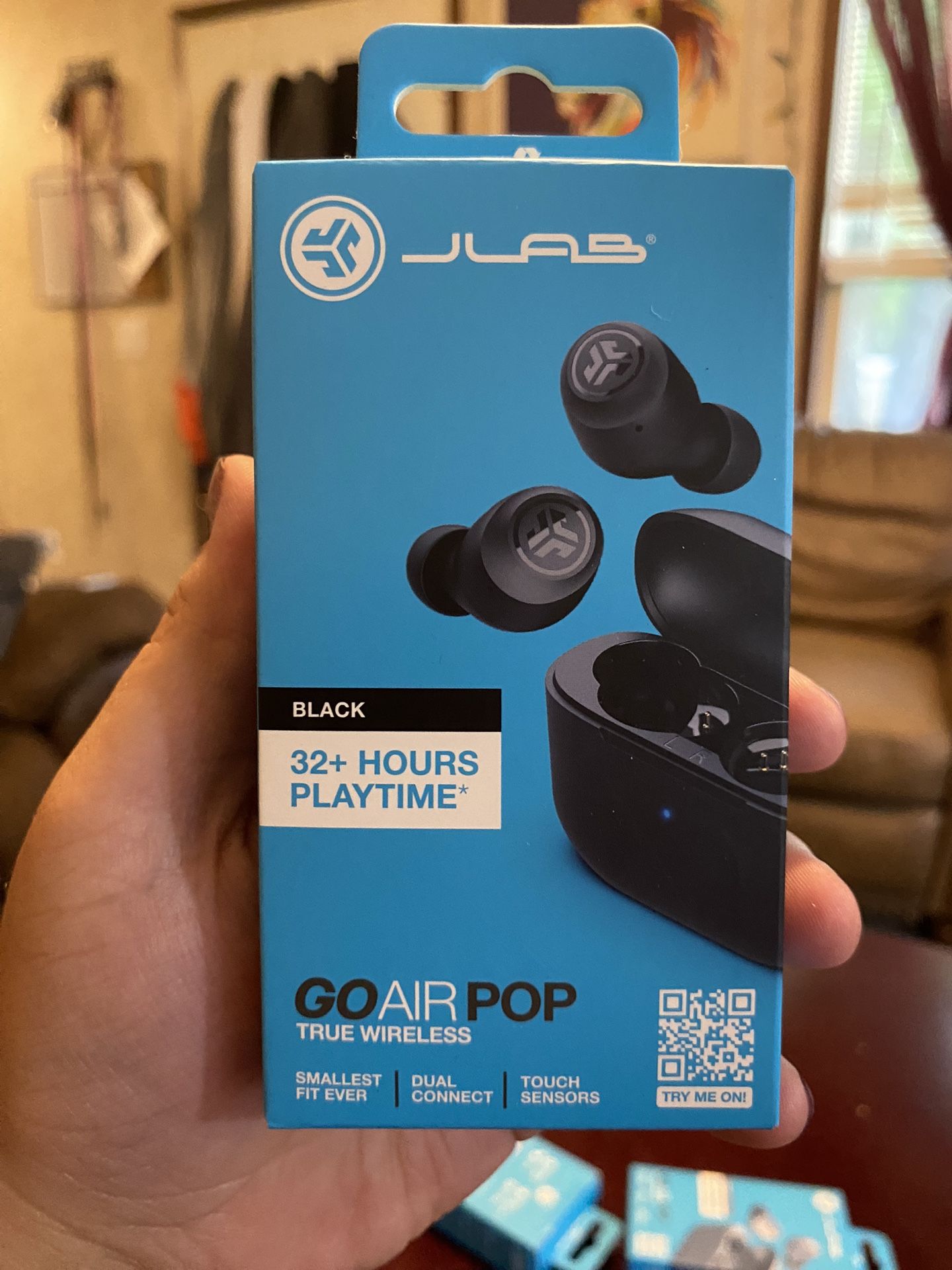 Wireless earbuds