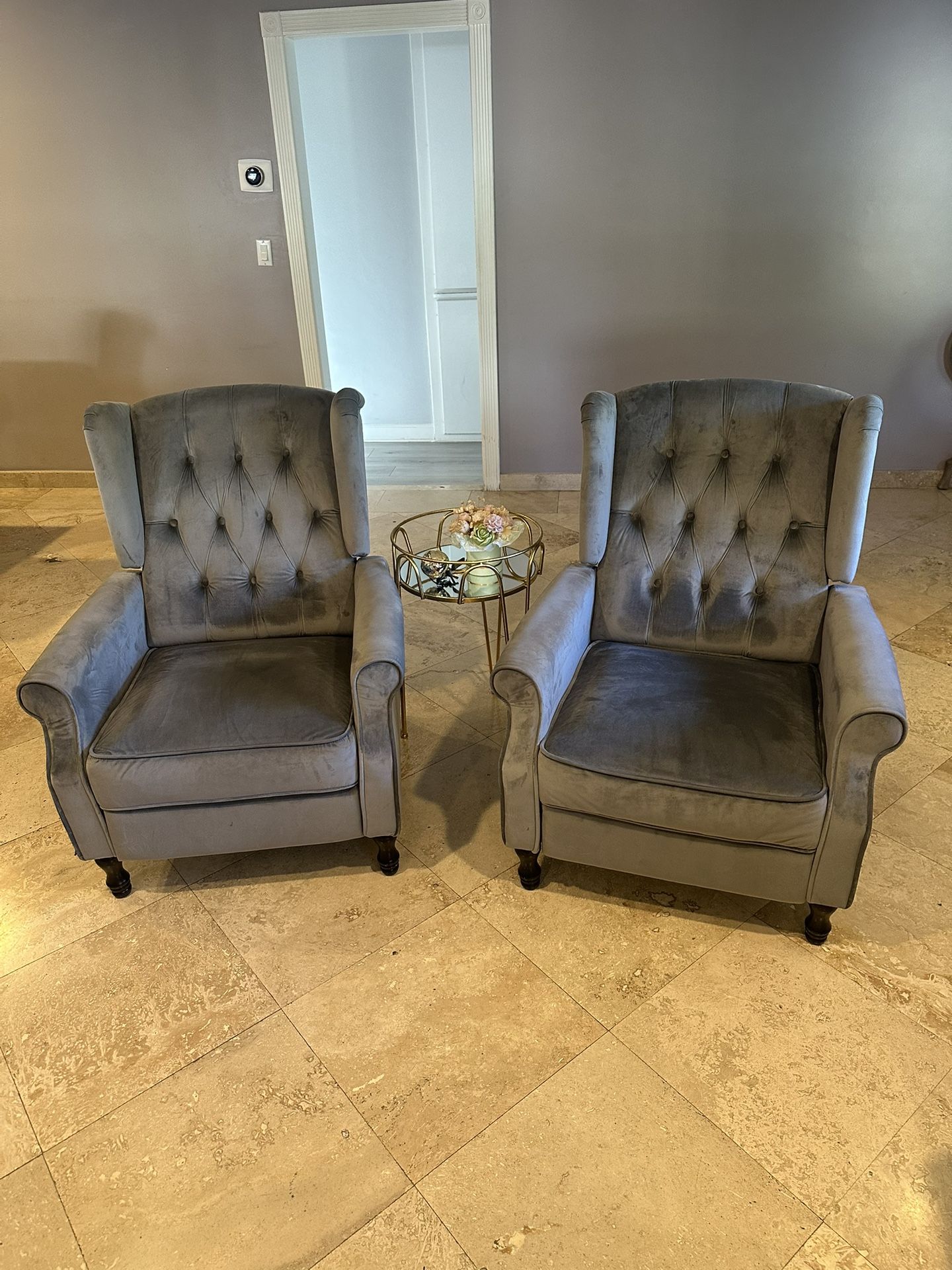 Set Of 2 Recliners 