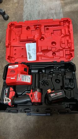 Milwaukee M18 FUEL 18V Lithium-Ion Brushless Cordless 1/4 in. Hex Impact Driver Kit