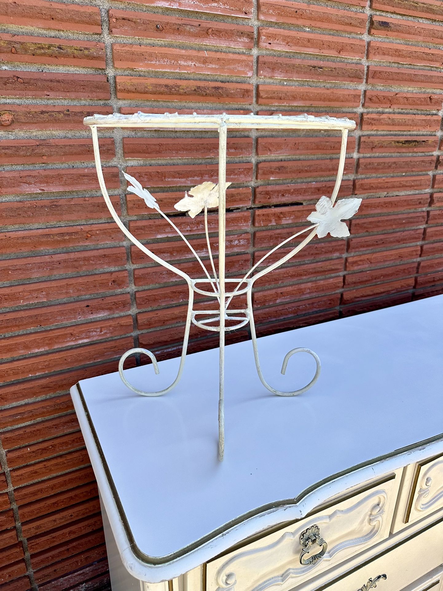 White Metal Plant Stand