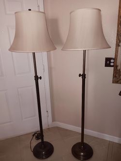 2 BEAUTIFUL UNIC NIGHT STAND LAMP WITH SOLID BRASS BASE.EXELLENT CONDITION.