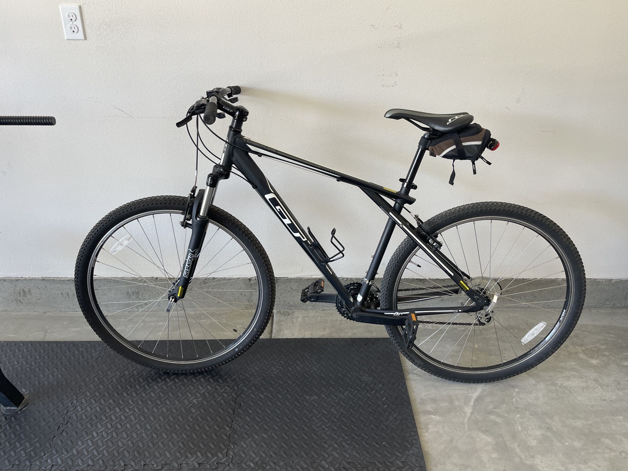 GT “Timberline 2.0” Large Frame 24 Speed 29’er…REALLY NICE!