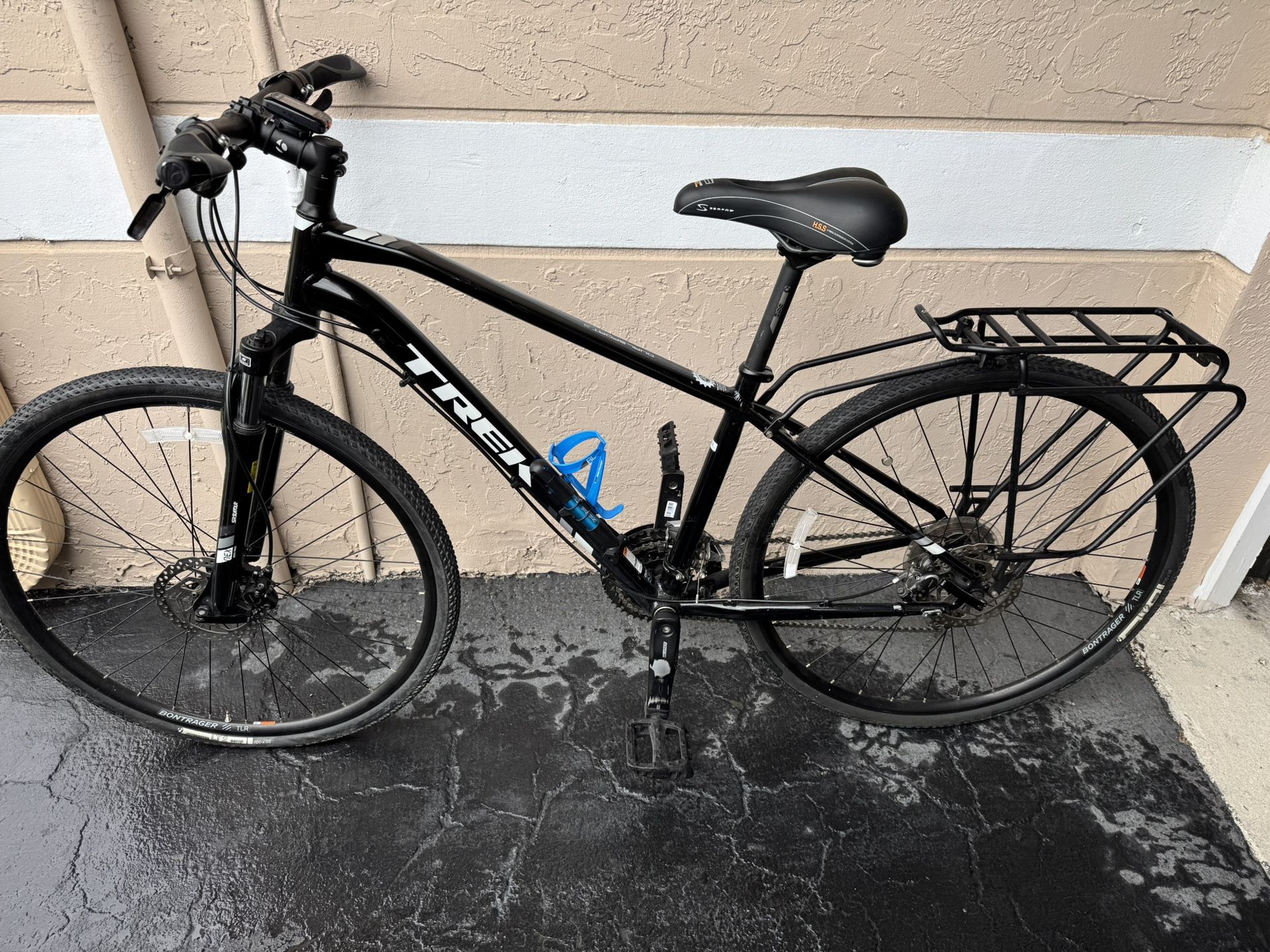 Trek Dual Sport 3 Hybrid Bike