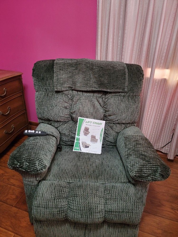Remote Recluner Lift Chair With Massage.