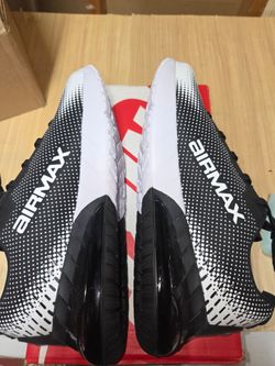 Brand new never worn 7Y/8.5 womens Nike Air Max Sneakers Black and White