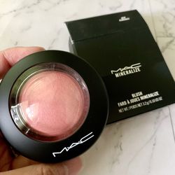 New MAC Mineralize blush - NEW ROMANCE Blush 0.10 oz full size