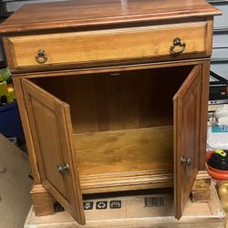 Pennsylvania House (Chippendale Night Stand)