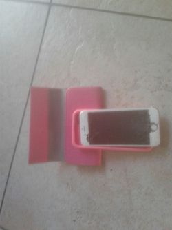 Iphone 5 tiene el bidrio quebrado lo pueden usar para partes