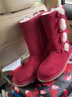 lightly worn koolaburra boots by UGG