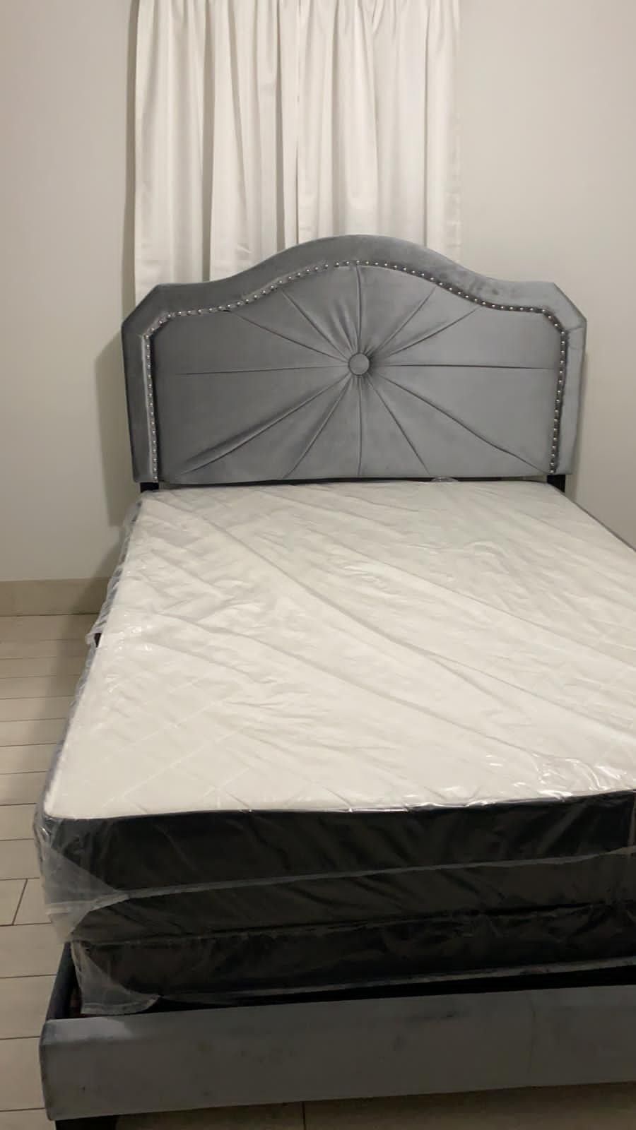 Queen Bed With Mattress Set All New In Box Cama Con Su Colchón Y Boxspring Todo Nuevo en su caja