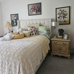 5 piece Thomasville Pine Bedroom set