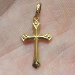 18 K Italian Cross Pendant 