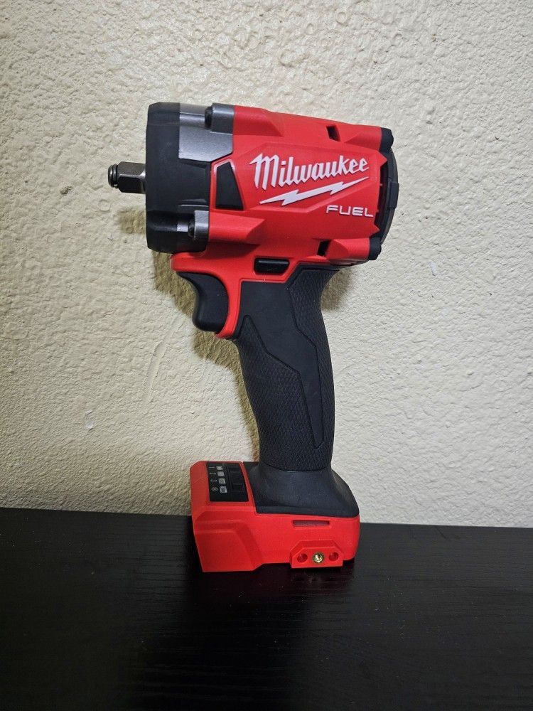 MILWAUKEE M18 FUEL 3/8 IMPACT WRENCH