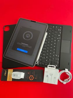 256GB Apple IPad Pro 11” 3rd Generation (2021 model / M1 chip ) WiFi + Cellular (5G / Unlocked) with pen, keyboard & Accessories