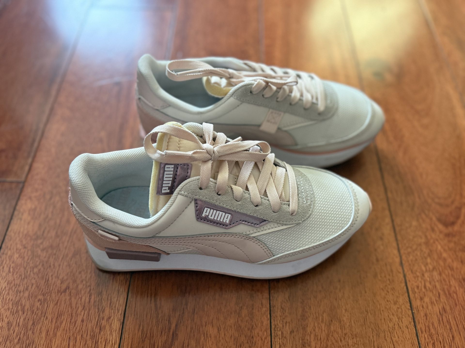 Women’s Puma Sneakers, Size 6.5