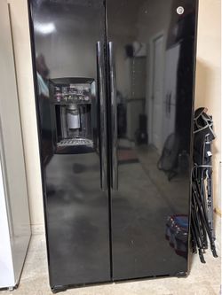 GE side by side refrigerator w/ ice maker