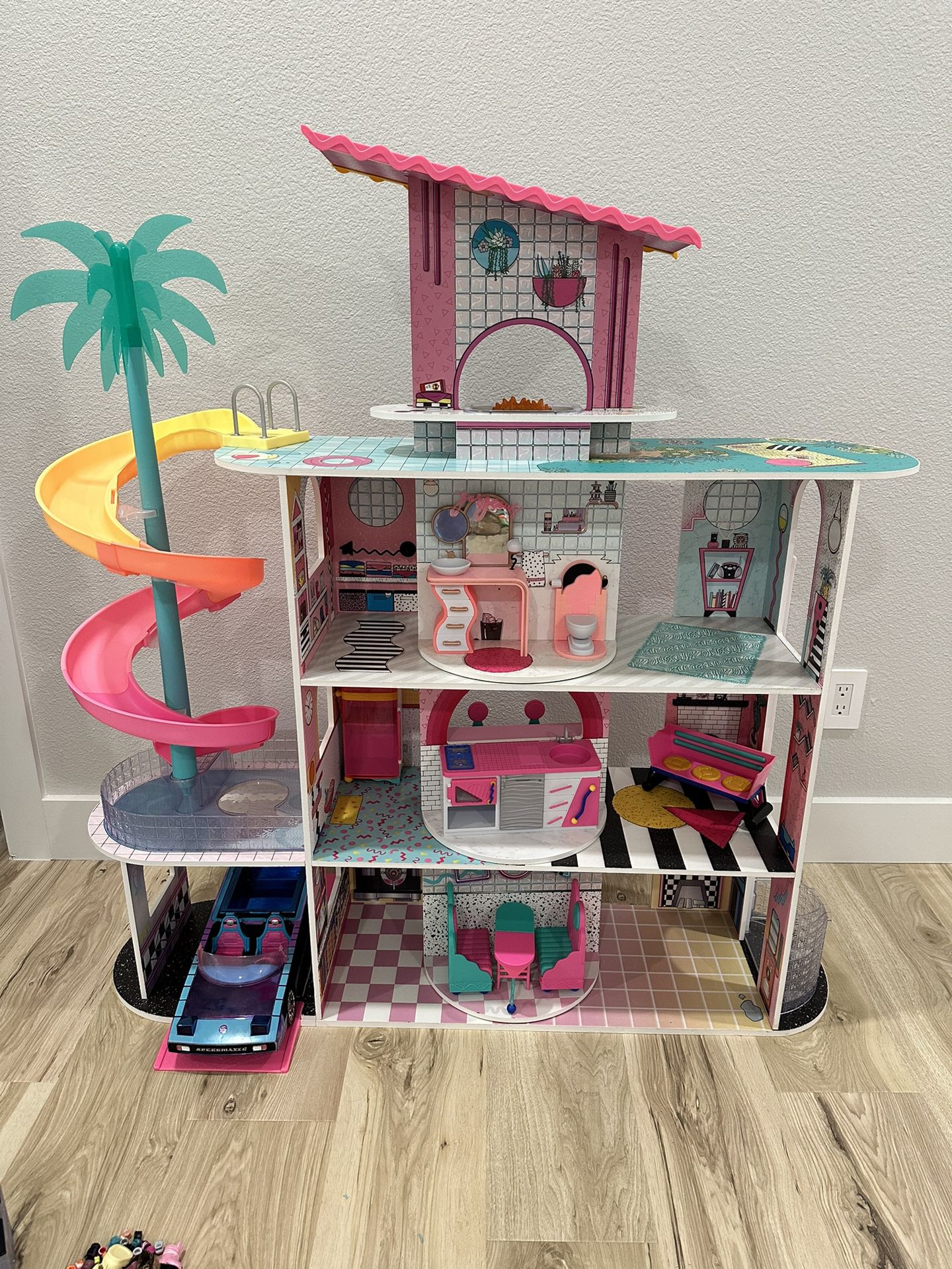 LOL Doll House, 82 Dolls, A Case, A Car And Accessories 
