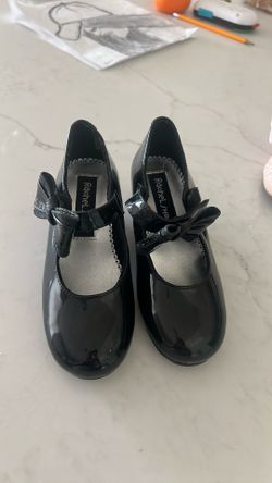 Black shinny heels