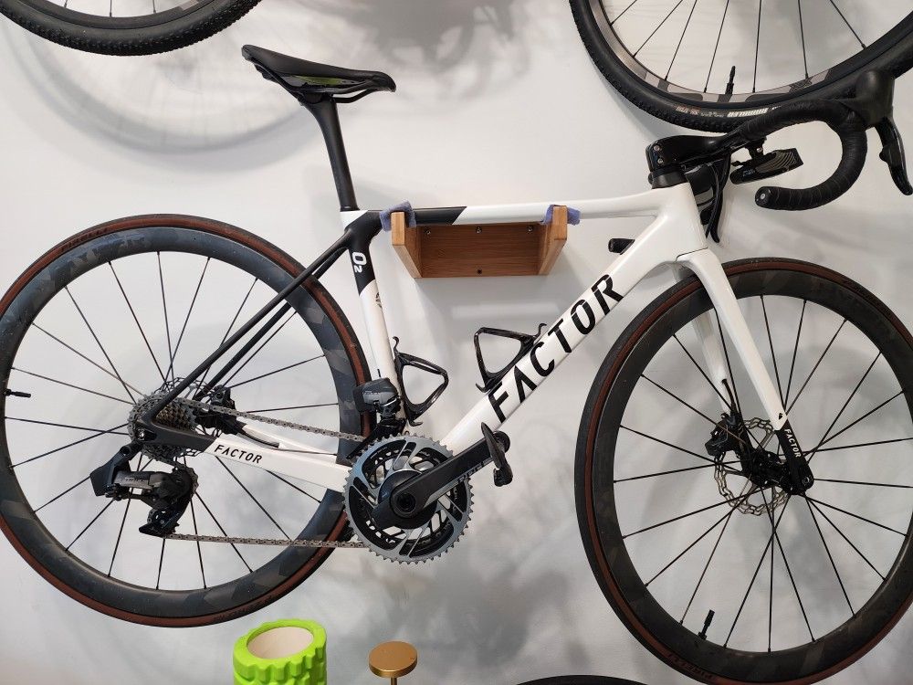 Road Bike - FACTOR O2