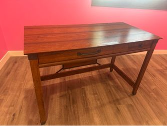 Desk in excellent condition - $45