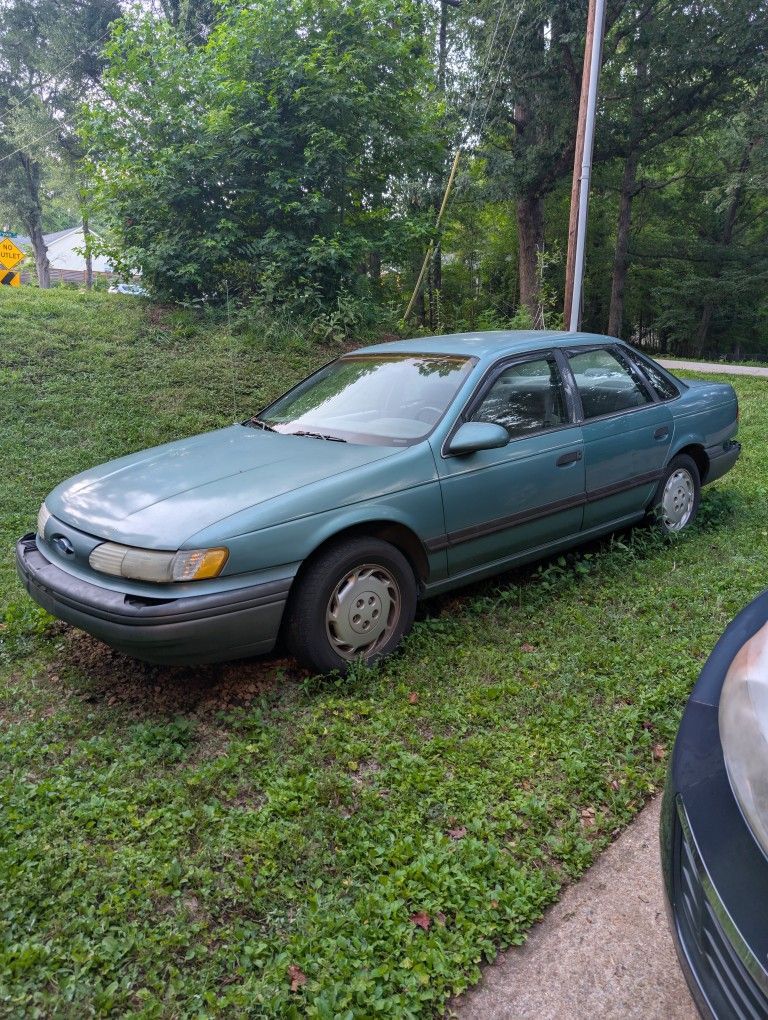 1992 Ford Taurus