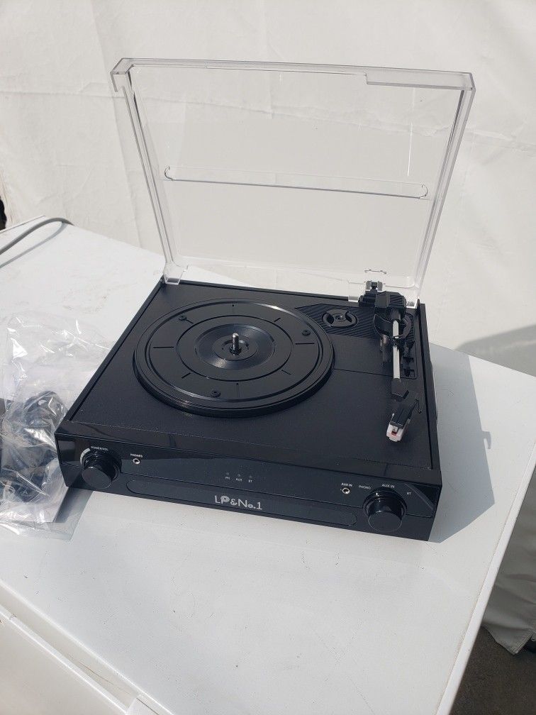 Record Player With Bluetooth and Speakers - New