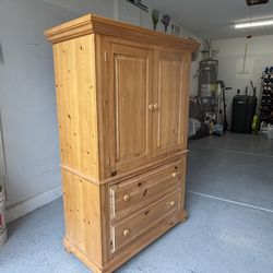 Dresser / Armoire 