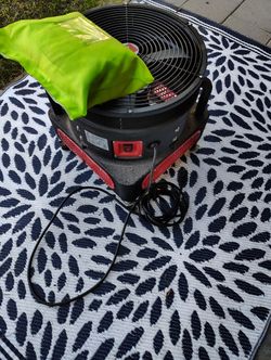 Inflatable Blow Up. (Wavy Arm Guy) 20ft Tall GREEN AND VERY LARGE. 