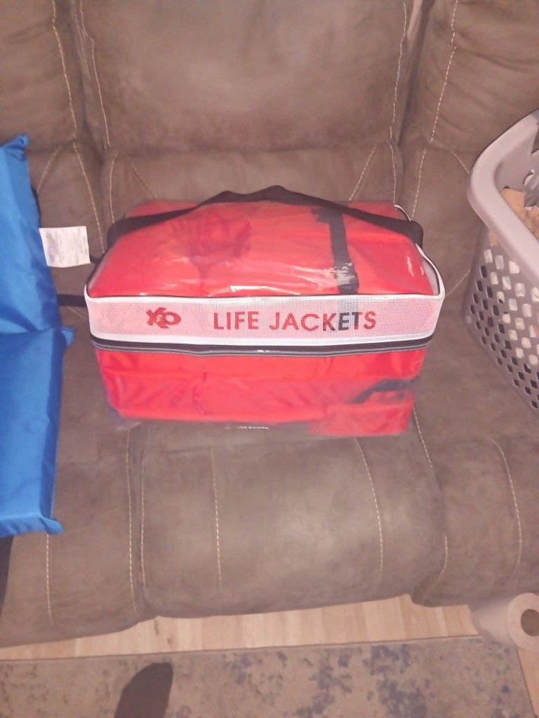 4 Life Jackets