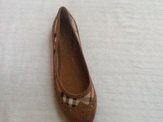 Burberry authentic 38.5