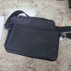 Louis Vuitton Shadow Duo Bag Messenger Bag Authenticated 