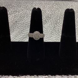USED 14 KT DIAMOND RING 