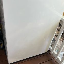 21,1 Cubic Feet Freezer Works Great Very Clean 