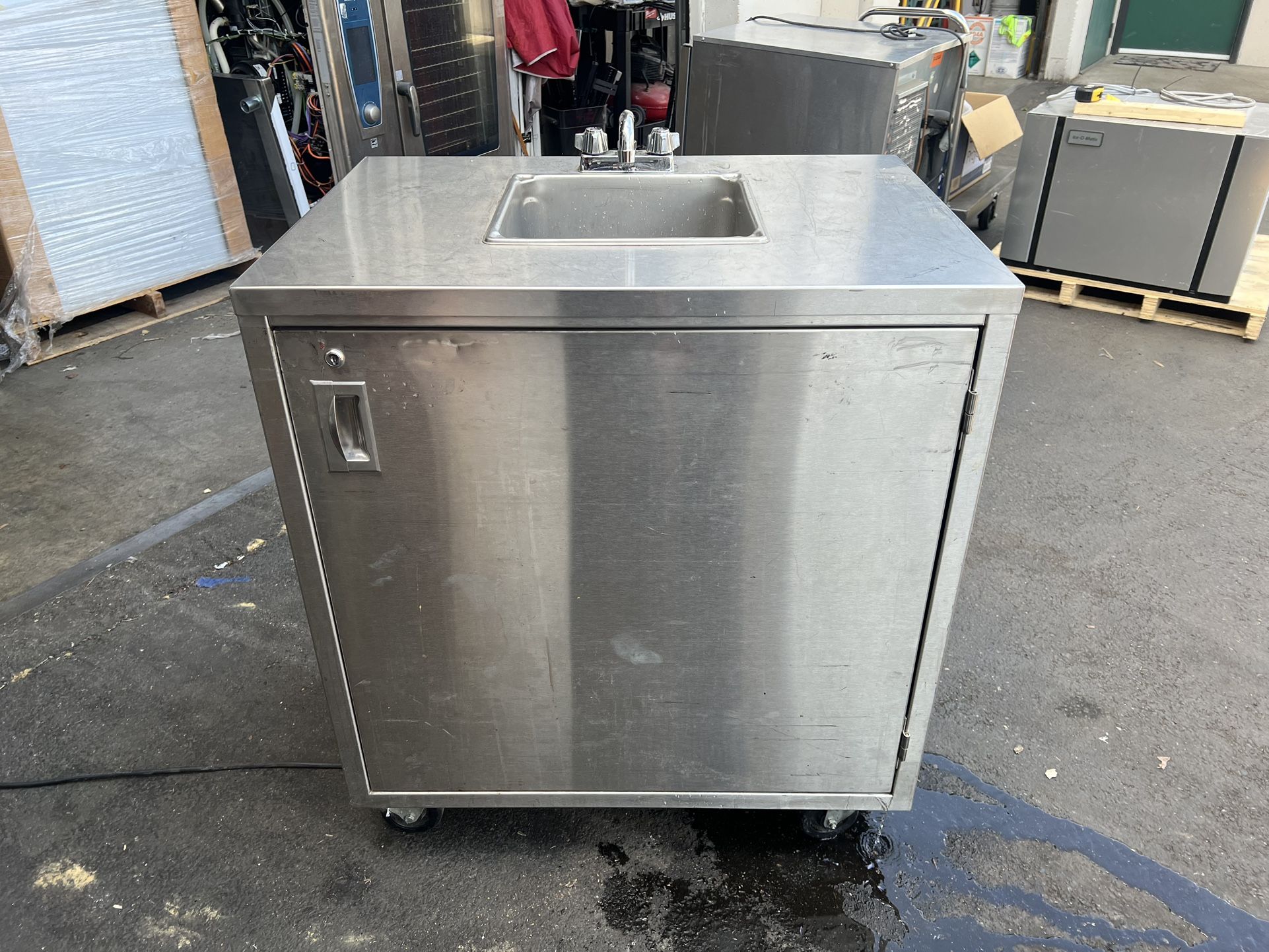 Portable Handwashing Sink W/ Hot & Cold Water Crown Verity Model #CVPHS-1