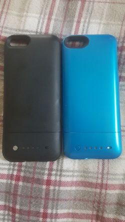 2 mophie charging cases for iPhone 5/5s..