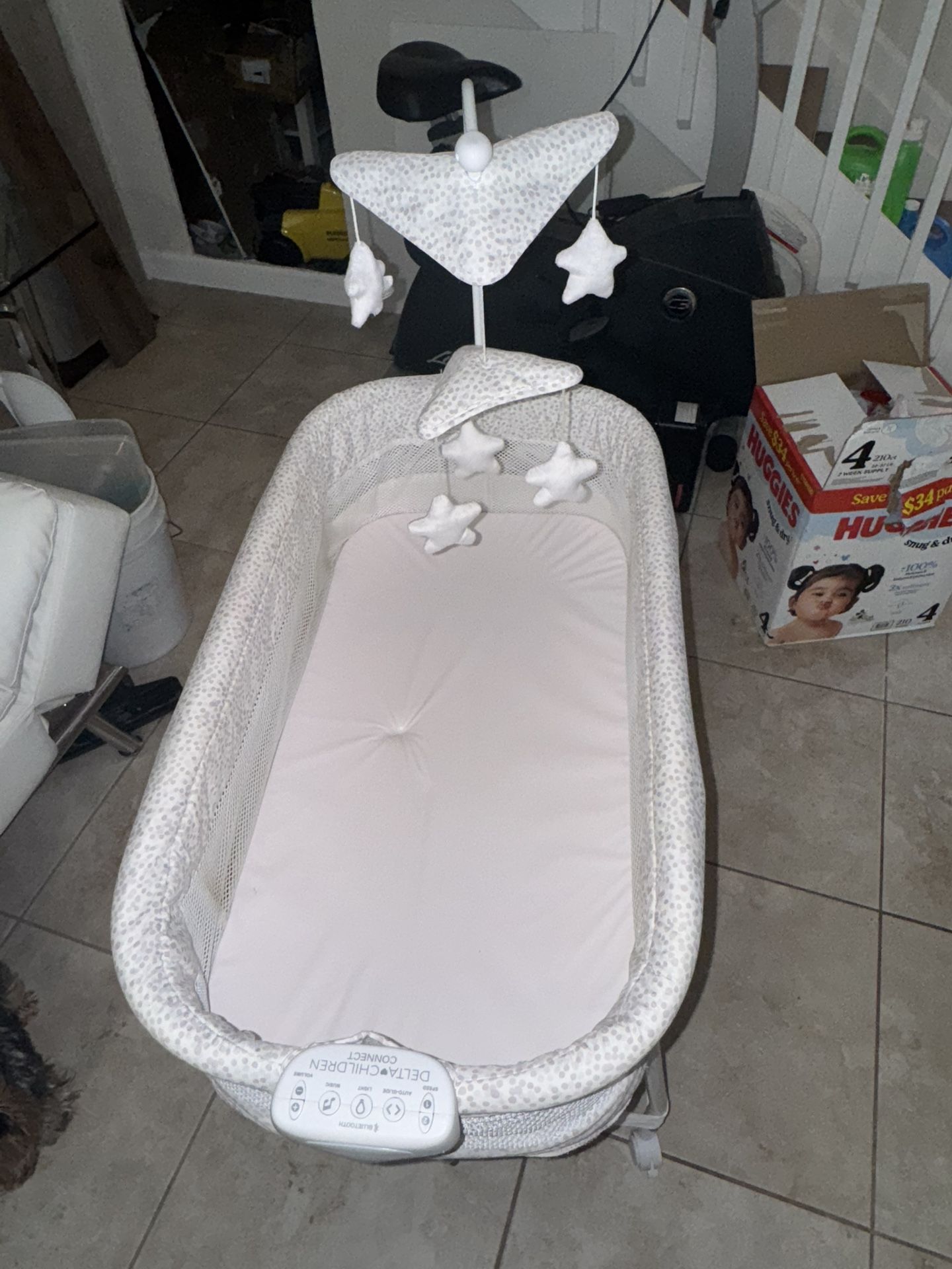 Delta Children Auto Glide Bassinet