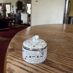 HEREND ROUND RELIEF BOX WITH BERRY 2” x 2” Excellent Condition