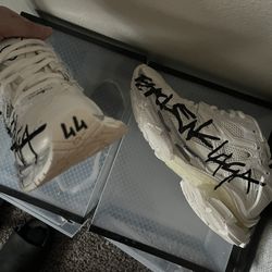 Balenciaga runners size 44. (mens US 10) fit sizes 10-11 with dust bag.
