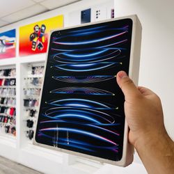 iPad Pro 12.9” 6th Gen 128gb WiFi + Cellular