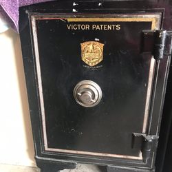 Vintage Safe Great For Important Keep Sakes 