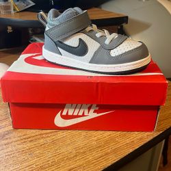 Boys Nike high top tennis shoes