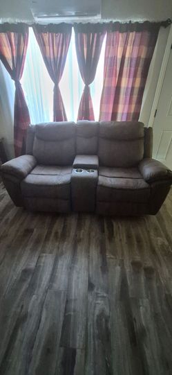 Reclining Loveseat with Center Console