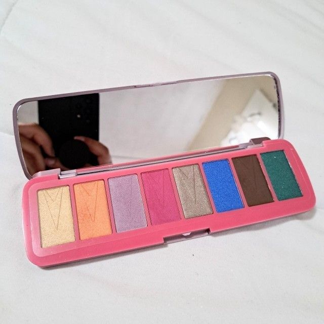 Brave Spirit MAKEUP REVOLUTION Palette.