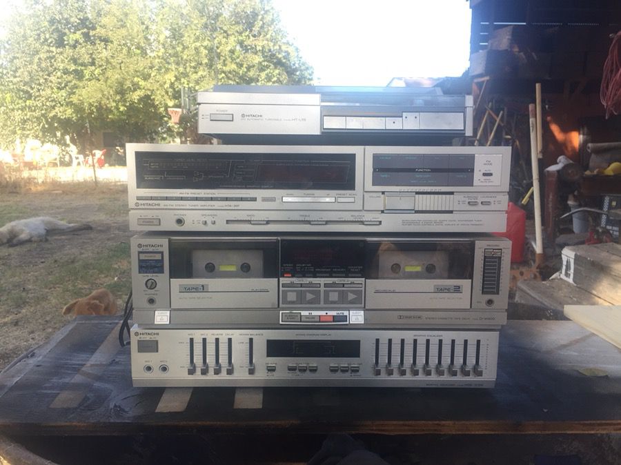 Hitachi stereo with turn table