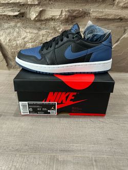 New Jordan 1 Retro Low OG Mystic Navy Size 6 Women