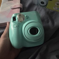 Instant Camera + Accessory Kit