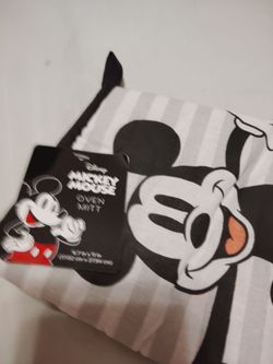 Mickey Mouse oven mitt