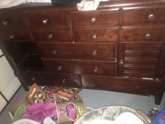 Dresser w/ mirror